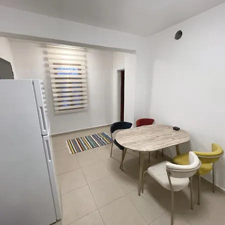 Modern In Quiet Lane Апартаменты *