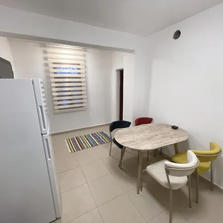 Modern In Quiet Lane Apartment