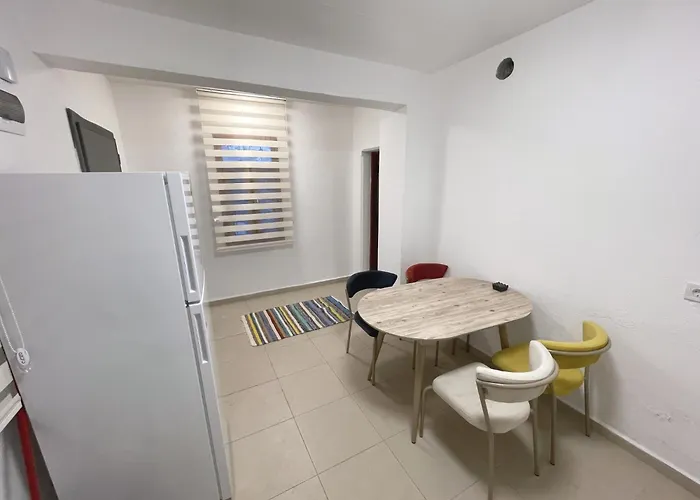 Modern In Quiet Lane Apartman *